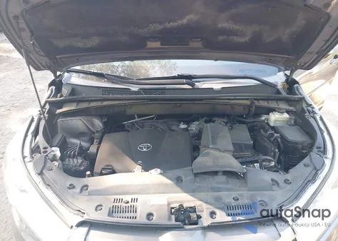 2019 Toyota Highlander Le z USA, uszkodzony, nr VIN 5TDBZRFHXKS925966